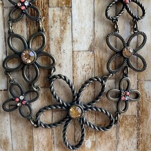 Vintage Bronze Metal Flower Power Necklace (Avon?)